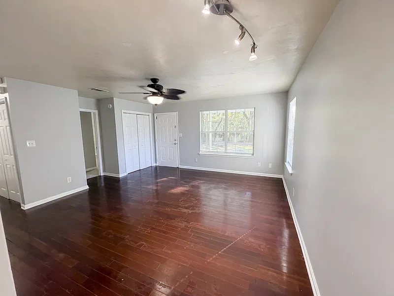 3 bed, 2.0 bath, 1137 sqft, $1,650 — Photo 3