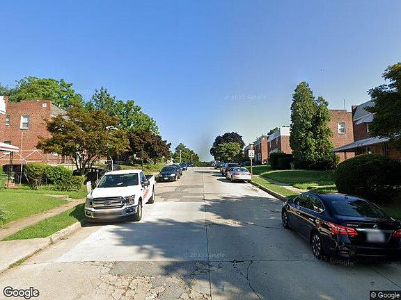 Exterior Neighborhood (street photo)