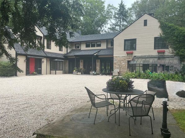 118 Old Mill River Rd