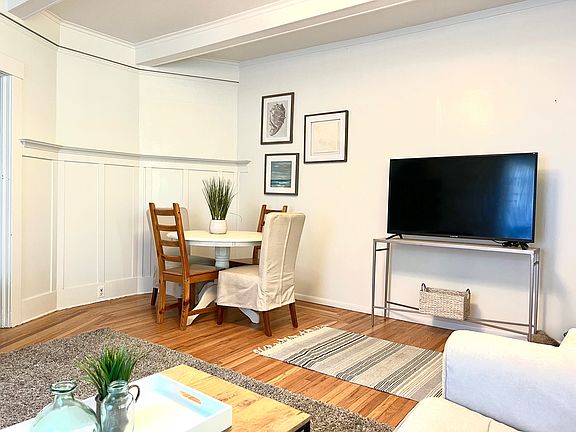 4th image of 1533 De La Vina St