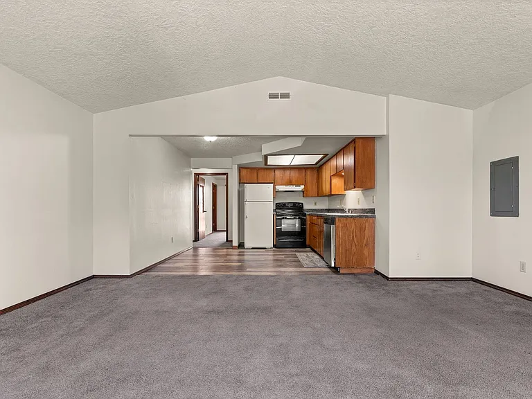 3605 NE 49th St — Photo 8
