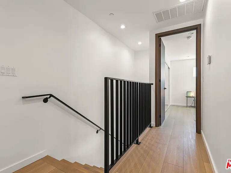 623 N Mariposa Ave — Photo 16