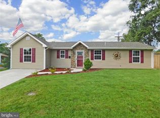 19 Gaping Rock Rd, Levittown, PA 19057