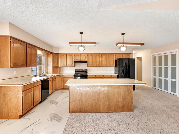 5th image of 360 E Main St