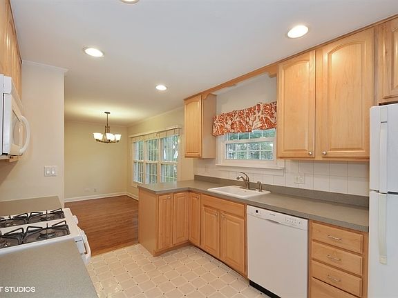 3rd image of 1025 Sheridan Ave