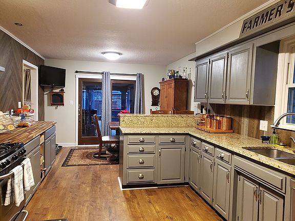 4th image of 3704 S Willis Ave