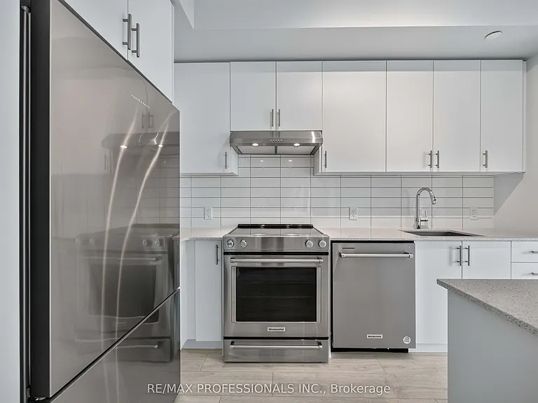 9000 Jane St #522 — Photo 14