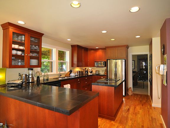 4th image of 6580 NE Honeysuckle Ln