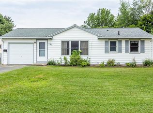 323 Pattonwood Dr, Rochester, NY 14617