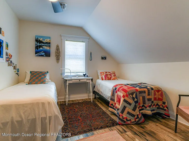 90 Lawrence Ave — Photo 24
