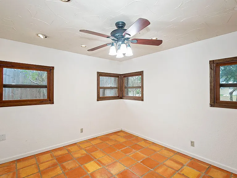 6033 Rio Vista Ave — Photo 14
