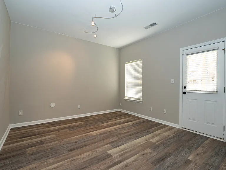 14136 Winford Ln — Photo 3