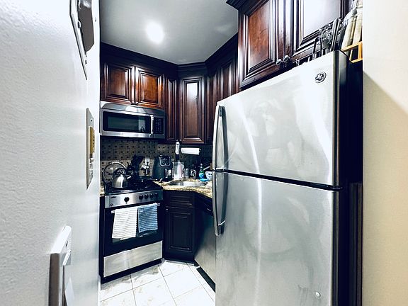 5th image of 48 W 87th St APT A