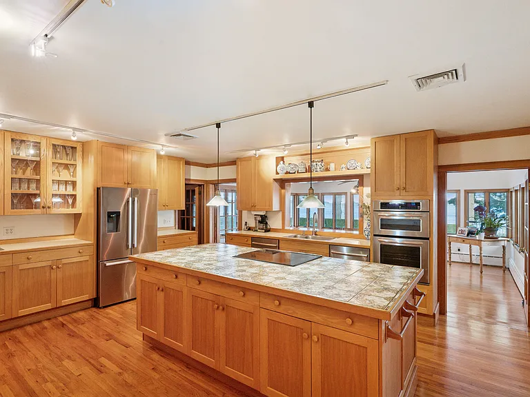 43 Mashomuck Dr — Photo 12