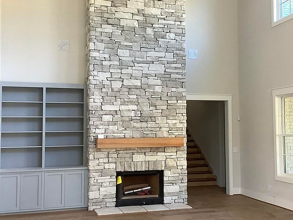 5th image of 821 Southbend Ln