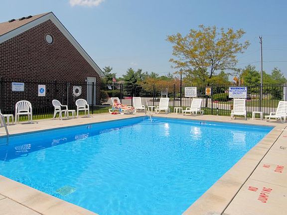 3rd image of 318 NE Coldwater Creek Dr