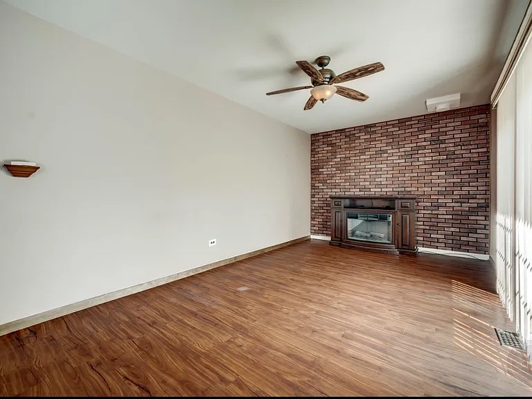 989 Tioga Ct — Photo 20
