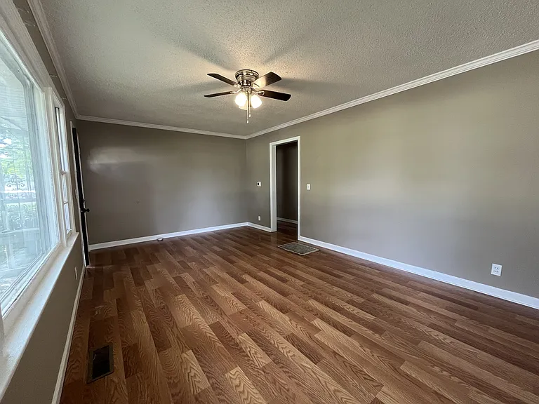 438 Lennanwood Ave — Photo 7