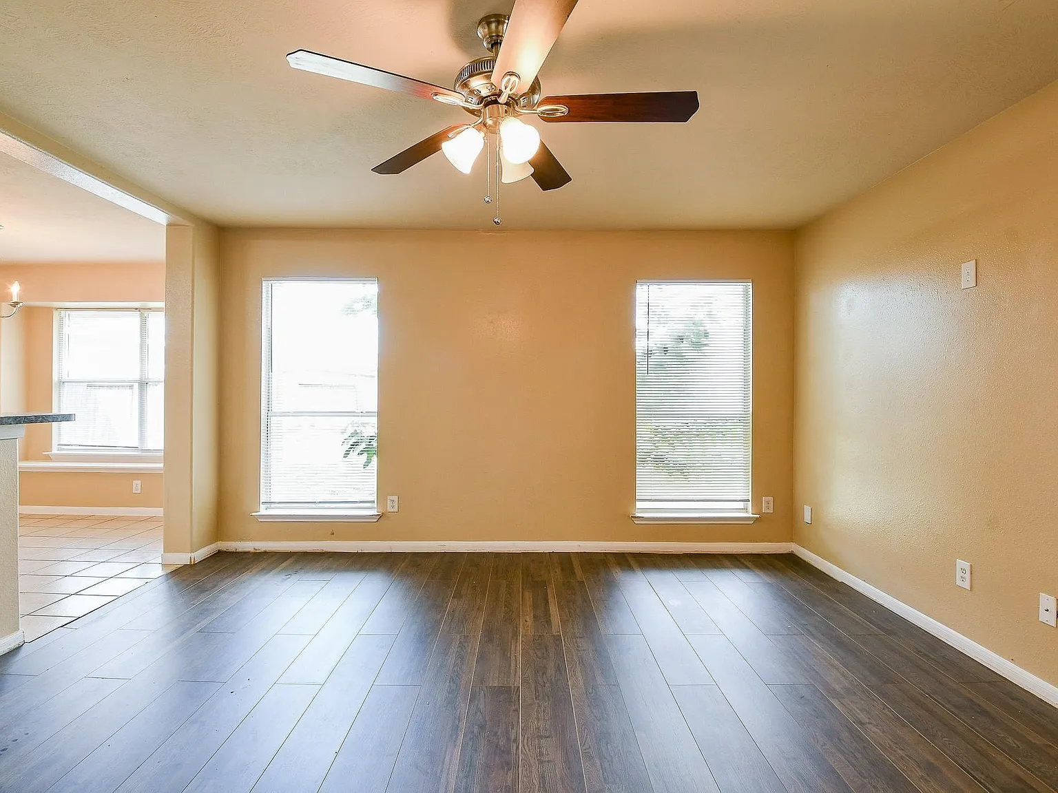 4 bed, 2.5 bath, 1556 sqft, $1,900 — Photo 4