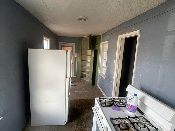 2nd image of 854 S Salt Pond Ave