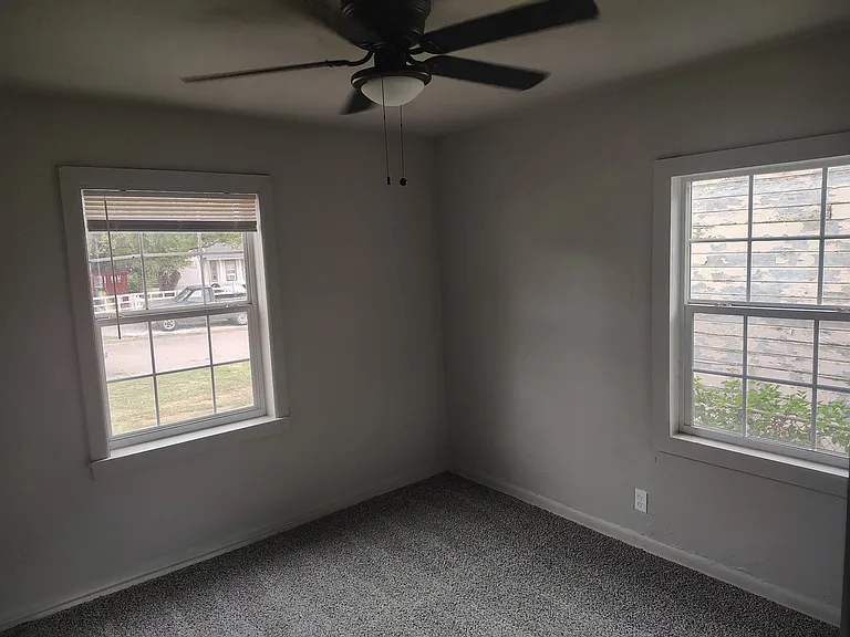 4456 N Detroit Ave — Photo 6
