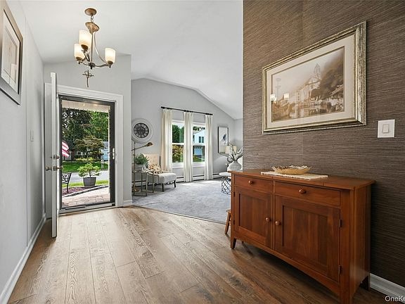 4th image of 139 N Summit Avenue