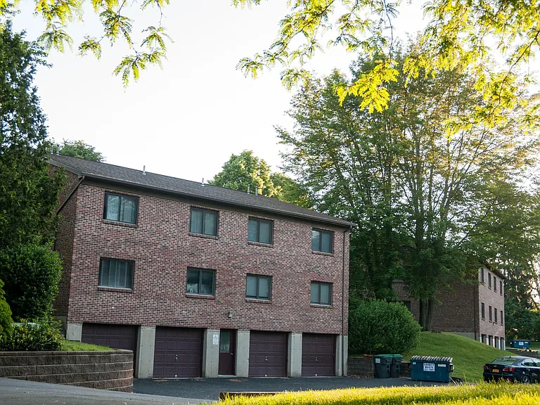 Woodhill Apartments — Photo 12