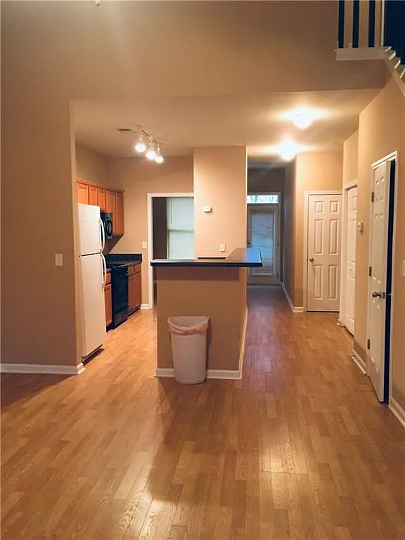 3 bed, 2.5 bath, 1960 sqft, $1,700 — Photo 3