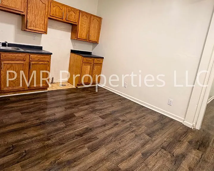 824 1st Ave — Photo 2