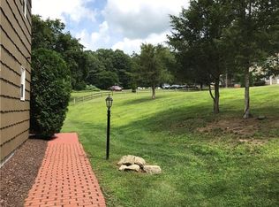 14 Arrowhead Way APT 4, Woodbury, CT 06798