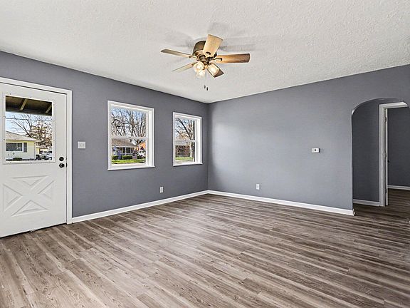 5th image of 322 Shaffmaster Ave