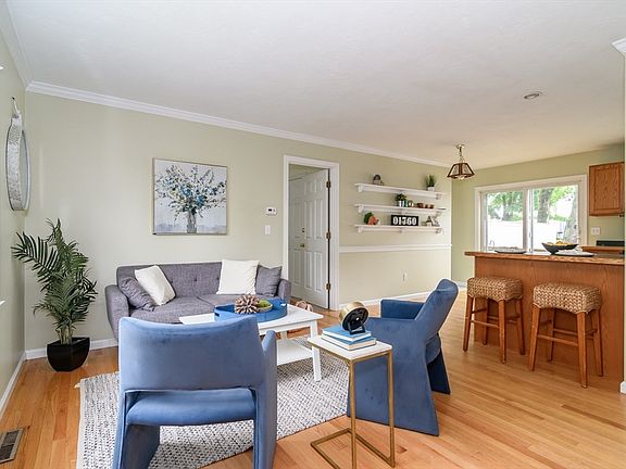 2nd image of 16 Willow St Unit 16