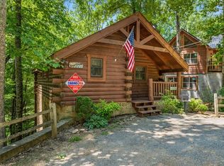 926 Ski View Ln, Sevierville, TN 37876