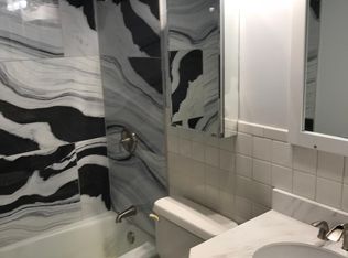 1370 E Washington St APT 3SW, Des Plaines, IL 60016