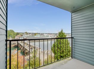 3200 W Commodore Way APT 304, Seattle, WA 98199