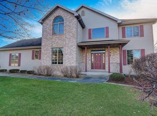 812 Lexington Dr, Waunakee, WI 53597