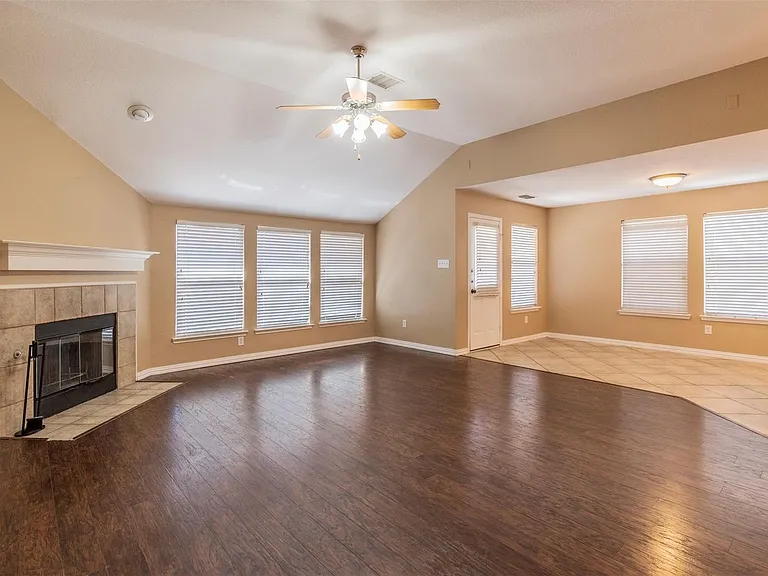 2017 Lake Highlands Dr — Photo 2