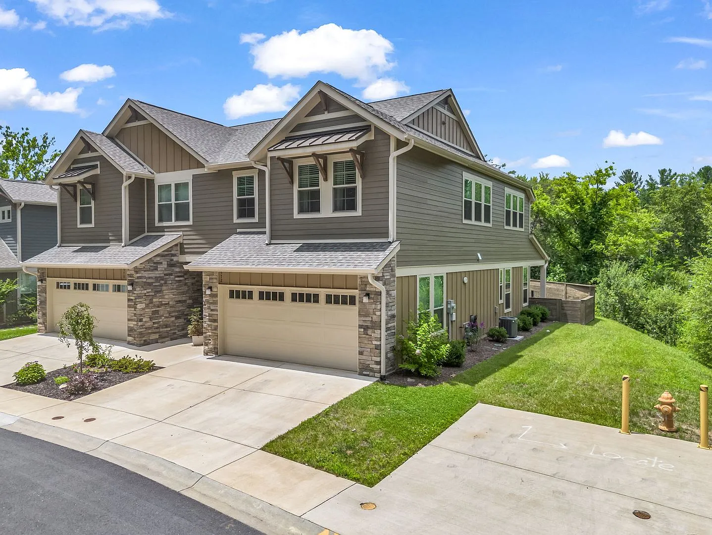 3-bedroom, 2.5-bath townhome in desirable Sweet Birch Commons community. — Photo 3