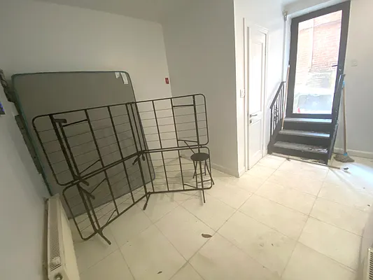 Rented by Batra Group Inc | media 8