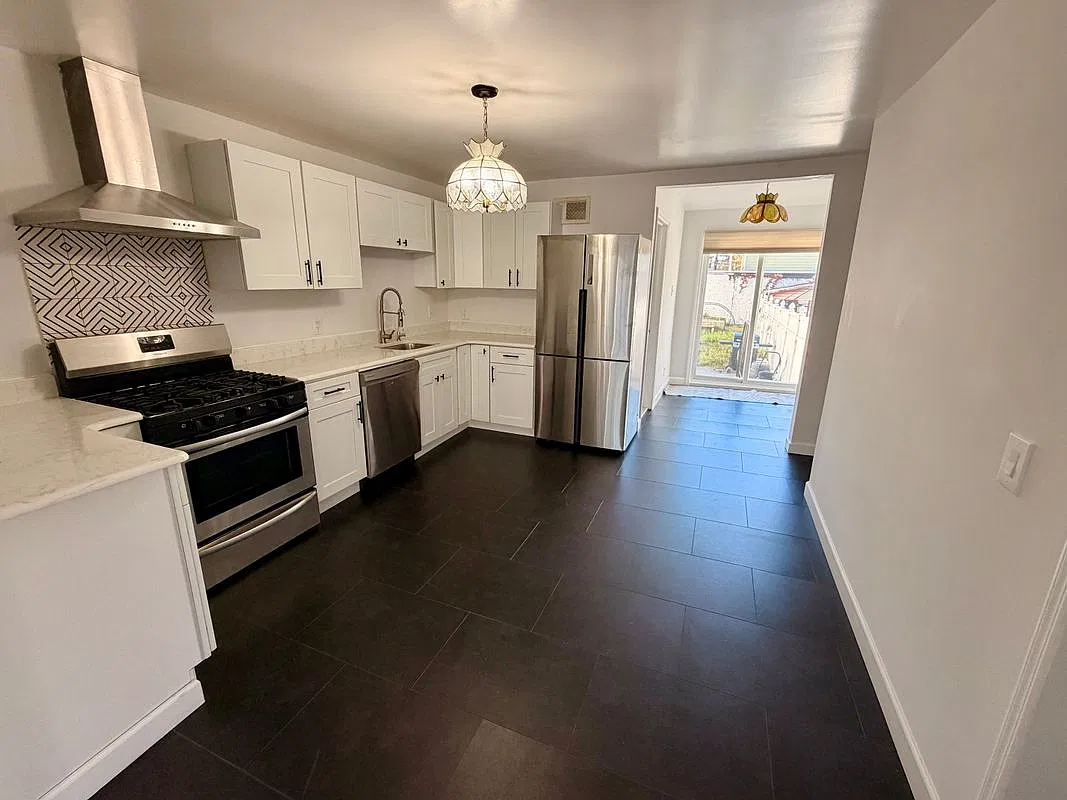 4 bed, 1.0 bath, 1437 sqft, $2,950 — Photo 1