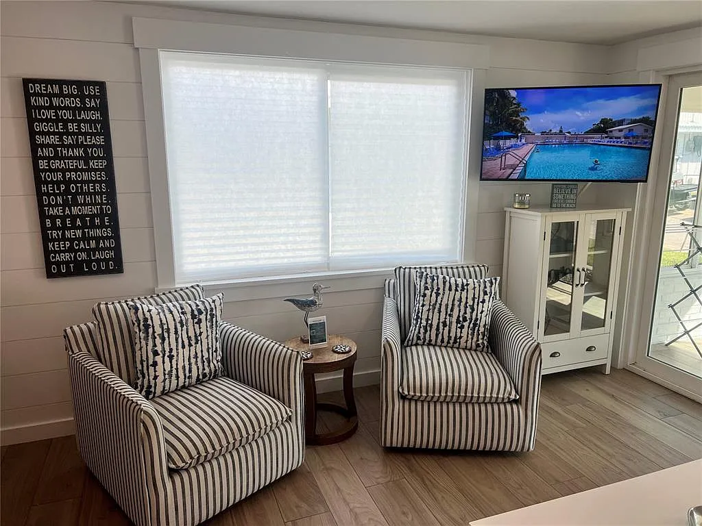 2 bed, 1.5 bath, 780 sqft, $8,370 — Photo 4