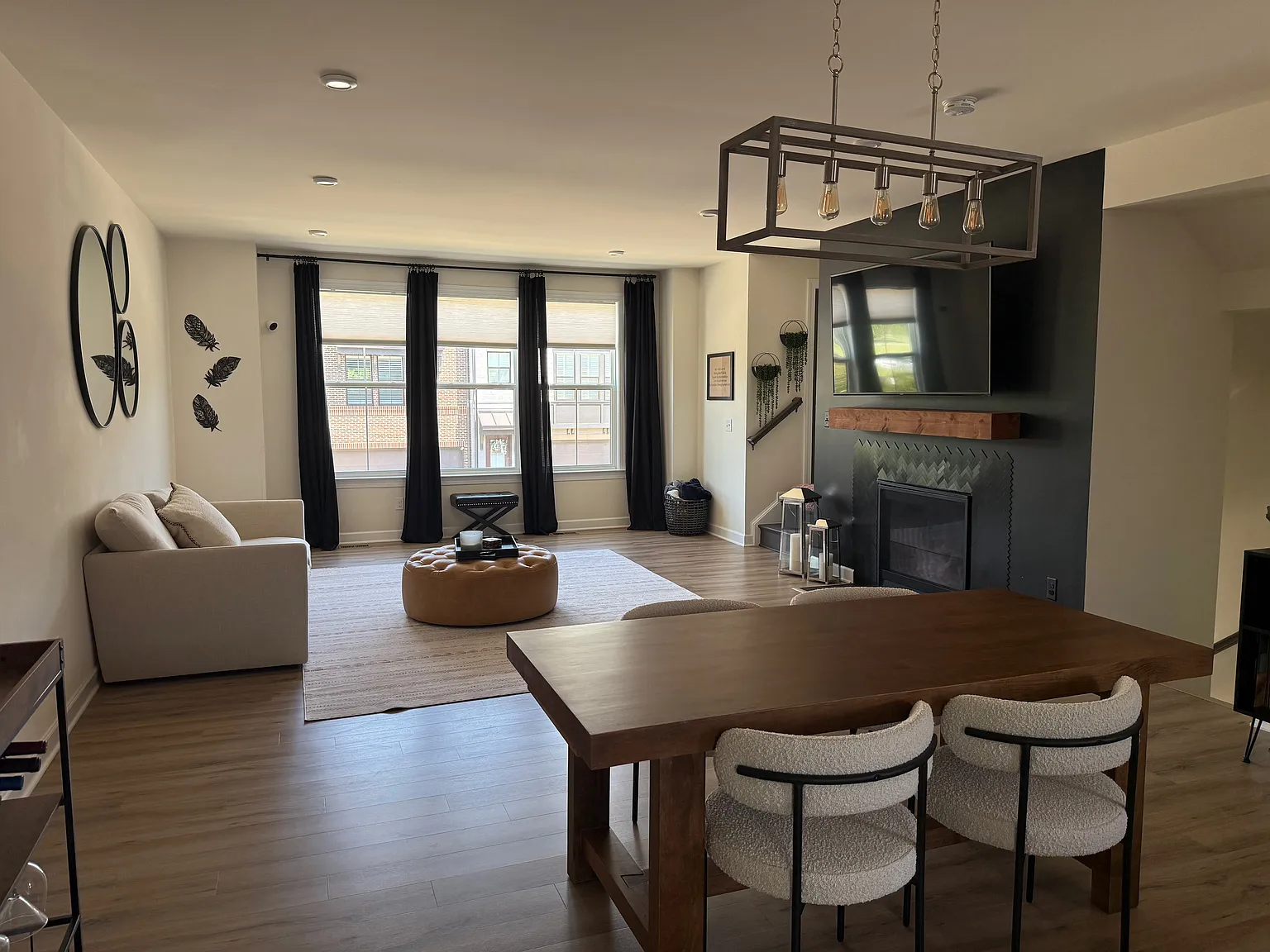 3 bed, 2.5 bath, 2850 sqft, $4,900 — Photo 3