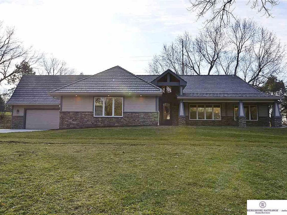 1st image of 9747 Fieldcrest Dr
