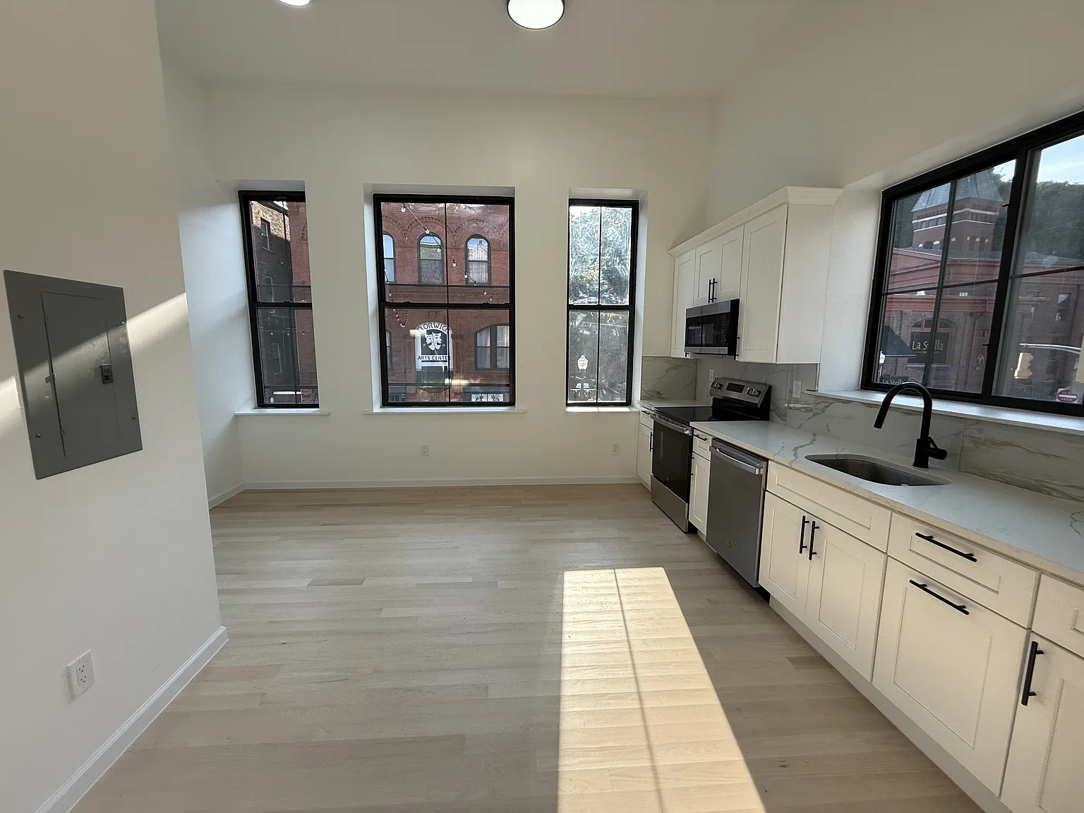 59-61 Broadway — Photo 2