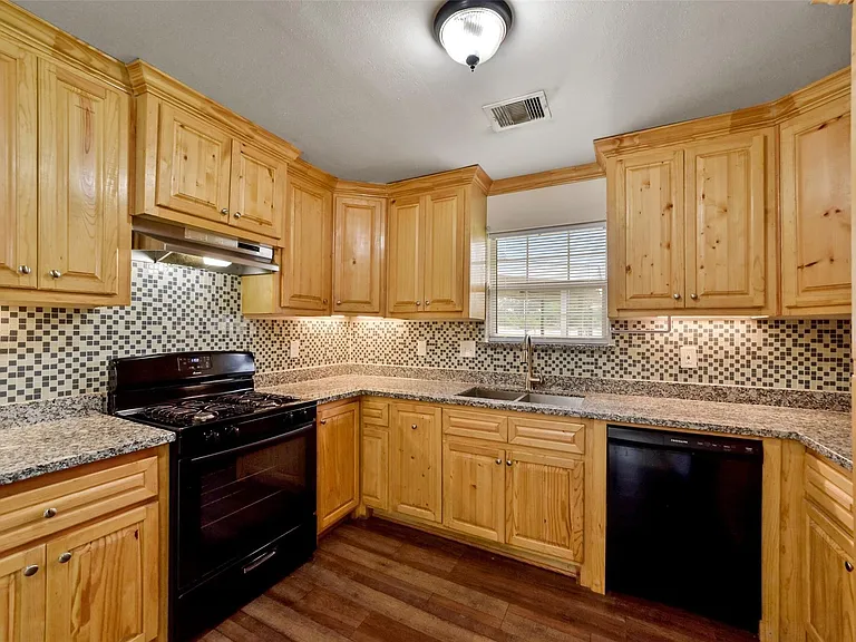 214 Schilling St — Photo 11