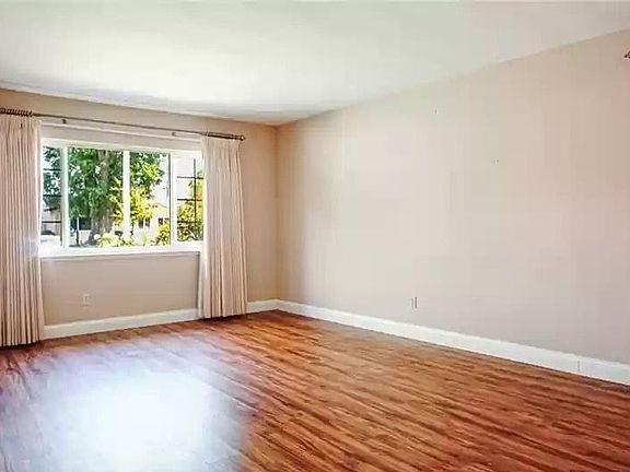 5th image of 1920 Emma Lee Ln