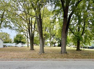 313 E Orchard St, Forrest, IL 61741