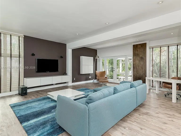 111 S Hibiscus Dr — Photo 12