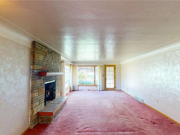 3rd image of 5936 Sunset Dr