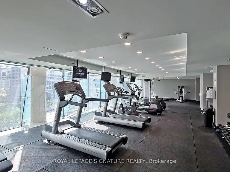 224 King St W #1406 — Photo 20